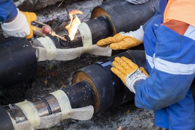 Уряд США допомагає відновити тепломережі у Києві, пошкоджені через російські обстріли Уряд США допомагає відновити тепломережі у Києві, пошкоджені через російські обстріли