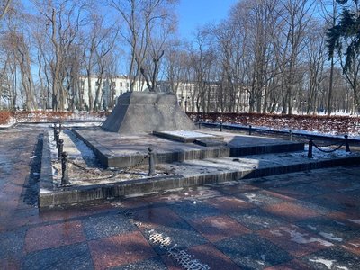 Демонтаж постаменту пам'ятника Ватутіну Демонтаж постаменту пам'ятника Ватутіну