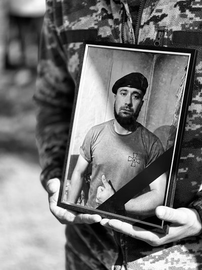 Назавжди 23: у громаді на Черкащині "живим коридором" зустріли загиблого воїна Назавжди 23: у громаді на Черкащині "живим коридором" зустріли загиблого воїна