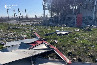 Згоріли нові машини: через атаку дронів спалахнув автосалон в Броварському районі Згоріли нові машини: через атаку дронів спалахнув автосалон в Броварському районі