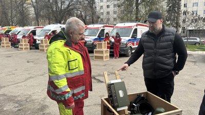 Начальник Харківської ОВА Олег Синєгубов та директор Центру екстреної меддопомоги Віктор Забашта Начальник Харківської ОВА Олег Синєгубов та директор Центру екстреної меддопомоги Віктор Забашта