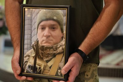 У Луцьку попрощалися з загиблим на війні прикордонником Дмитром Павловичем У Луцьку попрощалися з загиблим на війні прикордонником Дмитром Павловичем