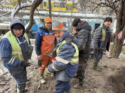 Фахівці "Львівводоканалу", які ремонтували водогін Фахівці "Львівводоканалу", які ремонтували водогін