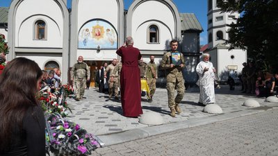 У Мукачеві попрощалися з полеглим захисником Юрієм Логачовим