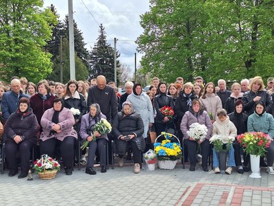 У громаді на Волині пам’ятні стелу і знак у пам'ять про загиблих захисників У громаді на Волині пам’ятні стелу і знак у пам'ять про загиблих захисників