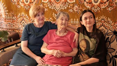 Бабуся з Маріуполя Бабуся з Маріуполя