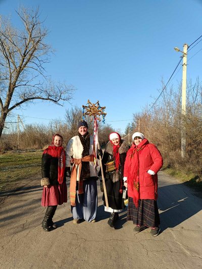 "Люди плакали, коли нас бачили": у Буші відновили колядування і зібрали кошти для ЗСУ "Люди плакали, коли нас бачили": у Буші відновили колядування і зібрали кошти для ЗСУ