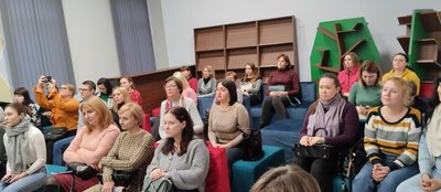 Освітяни Житомира зібрали гроші та купили два дрони для військових Освітяни Житомира зібрали гроші та купили два дрони для військових