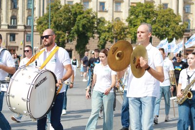 Місцеві жителі, гості та представники влади пройшлись урочистою ходою Соборною вулицею під супровід оркестру. Миколаїв, 13 вересня 2025 року Місцеві жителі, гості та представники влади пройшлись урочистою ходою Соборною вулицею під супровід оркестру. Миколаїв, 13 вересня 2025 року
