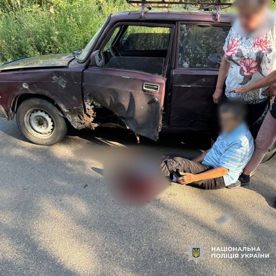 У Куп'янську — влучання російського FPV-дрона у цивільний автомобіль У Куп'янську — влучання російського FPV-дрона у цивільний автомобіль