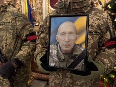 У Свято-Успенському соборі попрощались із воїнами, які обороняли Україну У Свято-Успенському соборі попрощались із воїнами, які обороняли Україну