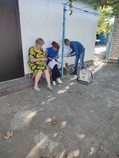 Відеозапис і погрози: як на ТОТ Херсонщини проходить "дострокове голосування" на псевдовиборах