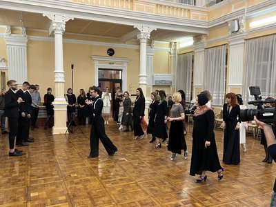 На благодійному вечорі "Дотик" у Житомирі зібрали понад 200 тисяч гривень для 45-ї бригади На благодійному вечорі "Дотик" у Житомирі зібрали понад 200 тисяч гривень для 45-ї бригади