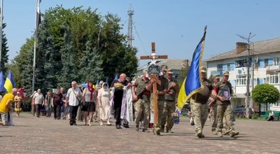 «Після полону він мучився»: з військовим президенської бригади попрощались у громаді на Рівненщині «Після полону він мучився»: з військовим президенської бригади попрощались у громаді на Рівненщині