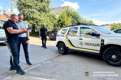 Стався вибух в адмінбудівлі райвідділу поліції у Рівному. Загинув правоохоронець, ще троє поранені Стався вибух в адмінбудівлі райвідділу поліції у Рівному. Загинув правоохоронець, ще троє поранені