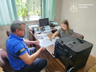 На Полтавщині судитимуть службовця та бухгалтерку Держпродспоживслужби за вимагання хабаря На Полтавщині судитимуть службовця та бухгалтерку Держпродспоживслужби за вимагання хабаря