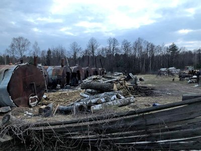 Випалювали вугілля: поліція розслідує факт забруднення повітря на Рівненщині Випалювали вугілля: поліція розслідує факт забруднення повітря на Рівненщині