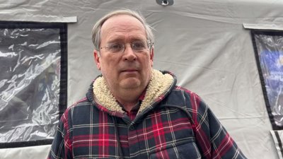 "Страшний вибух, і я бачу, що на мене летить скло." Що відбувається на місці удару РФ по Дніпру "Страшний вибух, і я бачу, що на мене летить скло." Що відбувається на місці удару РФ по Дніпру