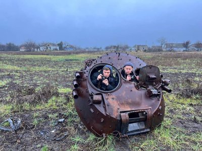 Чи є у війни естетика? Військова хроніка у художній фотографії Владислава Краснощока Чи є у війни естетика? Військова хроніка у художній фотографії Владислава Краснощока