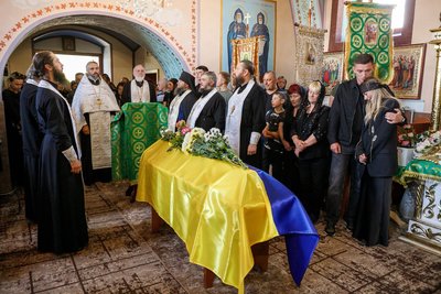 В Ужгородському районі попрощалися із загиблим прикордонником Олександром Бароном В Ужгородському районі попрощалися із загиблим прикордонником Олександром Бароном