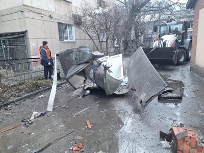 Армія РФ двома хвилями дронів атакувала Одесу: є влучання, шість поранених та пошкоджені будинки Армія РФ двома хвилями дронів атакувала Одесу: є влучання, шість поранених та пошкоджені будинки