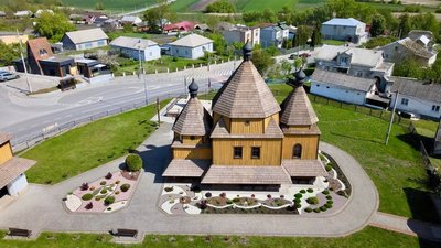 Три бані, куполи храму