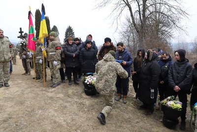 На Закарпатті попрощалися з полеглим військовим Іваном Мешком На Закарпатті попрощалися з полеглим військовим Іваном Мешком