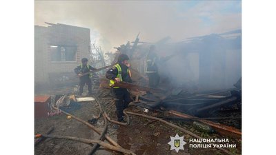 Є поранені, серед них дитина: армія РФ безпілотником атакувала Носівську громаду на Чернігівщині Є поранені, серед них дитина: армія РФ безпілотником атакувала Носівську громаду на Чернігівщині