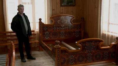 Василь Грепіняк із Косівщини зберігає традицію інкрустації по дереву Василь Грепіняк із Косівщини зберігає традицію інкрустації по дереву