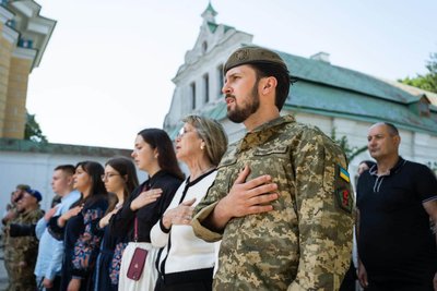 Орден "Золота Зірка" вручив президент родині Героя України Олександра Подвишенного з Рівного Орден "Золота Зірка" вручив президент родині Героя України Олександра Подвишенного з Рівного