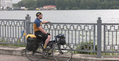 Маркус Маттссон, збирає донати для ЗСУ, їде на велосипеді, Тернопільщина, липень 2025 Маркус Маттссон, збирає донати для ЗСУ, їде на велосипеді, Тернопільщина, липень 2025