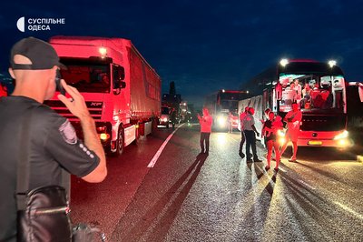 Під Одесою жителі села перекрили трасу Одеса-Рені: у чому причина Під Одесою жителі села перекрили трасу Одеса-Рені: у чому причина