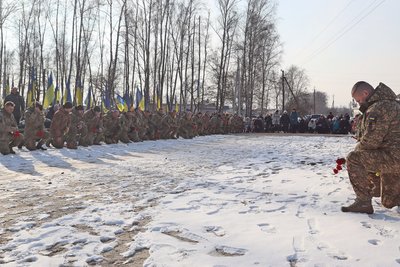 В Охтирці відбувся траурний мітинг до роковин загибелі 70 військових внаслідок авіаудару В Охтирці відбувся траурний мітинг до роковин загибелі 70 військових внаслідок авіаудару
