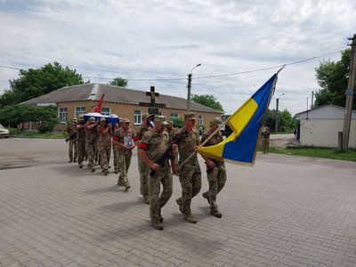 "Сказав, що має захищати сім’ю, а не ховатися по кущах". У Сумах попрощалися з Ярославом Лисенком "Сказав, що має захищати сім’ю, а не ховатися по кущах". У Сумах попрощалися з Ярославом Лисенком