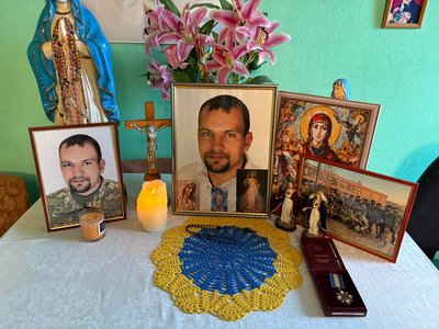 "Бог робить дива. І я чекаю на це диво", — мама загиблого військового В'ячеслава Кауркіна з Житомирщини "Бог робить дива. І я чекаю на це диво", — мама загиблого військового В'ячеслава Кауркіна з Житомирщини
