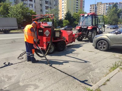 Ямковий ремонт доріг у Києві: у "Київавтодорі" відзвітували про хід робіт Ямковий ремонт доріг у Києві: у "Київавтодорі" відзвітували про хід робіт