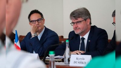 Генератори, відновлення драмтеатру та співпраця з медзакладами: Чернігів відвідав Посол Франції Генератори, відновлення драмтеатру та співпраця з медзакладами: Чернігів відвідав Посол Франції