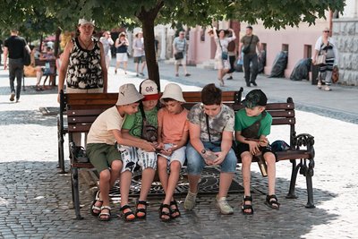 Діти на вулиці Кобилянської у Чернівцях Діти на вулиці Кобилянської у Чернівцях