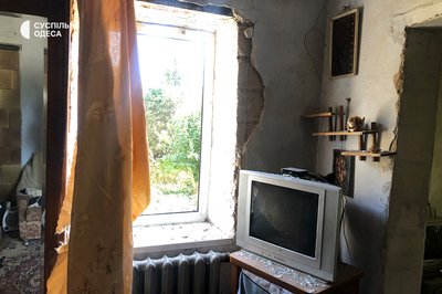Пошкоджені будинки та автомобілі: фото наслідків атаки РФ по Одесі 13 вересня Пошкоджені будинки та автомобілі: фото наслідків атаки РФ по Одесі 13 вересня