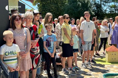 "Кульбабки символізують душі загиблих захисників": на півдні Одещини створили мурал, присвячений війні "Кульбабки символізують душі загиблих захисників": на півдні Одещини створили мурал, присвячений війні