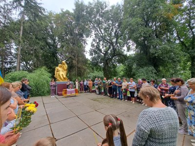 На Вінниччині відкрили Алею слави на честь загиблого військовослужбовця На Вінниччині відкрили Алею слави на честь загиблого військовослужбовця