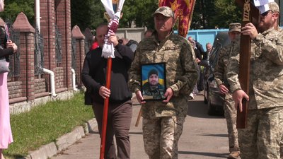 Зі звільненим з полону військовим Сергієм Добровольським попрощались на Рівненщині Зі звільненим з полону військовим Сергієм Добровольським попрощались на Рівненщині