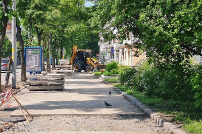 В Житомирі ремонтують тротуари та дорогу на вулицях Київська і Бориса Тена В Житомирі ремонтують тротуари та дорогу на вулицях Київська і Бориса Тена