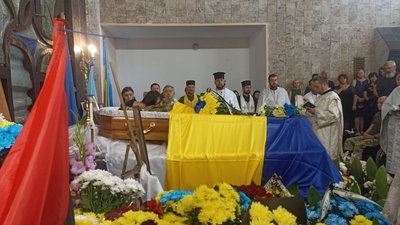 дім печалі, роман довгалюк, похорон дім печалі, роман довгалюк, похорон