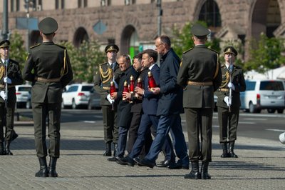 До Києва прибули Туск, Макрон, Мерц і Стармер До Києва прибули Туск, Макрон, Мерц і Стармер