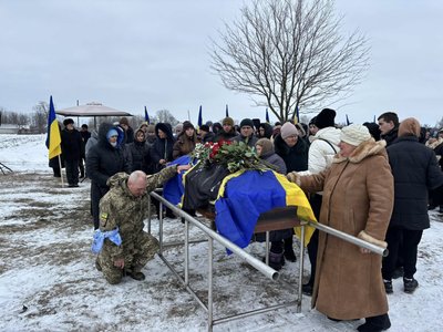 Боронив Донеччину та Харківщину: у громаді на Черкащині попрощалися із захисником Боронив Донеччину та Харківщину: у громаді на Черкащині попрощалися із захисником