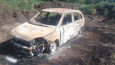 Обгоріле тіло знайшли у спаленій автівці під Вінницею Обгоріле тіло знайшли у спаленій автівці під Вінницею