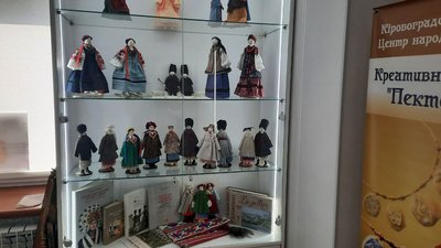 У Кропивницькому презентували 150 традиційних українських ляльок Олени Мединської У Кропивницькому презентували 150 традиційних українських ляльок Олени Мединської