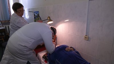 Операція очей на Чернігівщині: лікарі безплатно прооперували пенсіонерів з прикордоння Операція очей на Чернігівщині: лікарі безплатно прооперували пенсіонерів з прикордоння