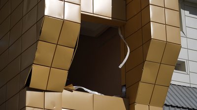 Внаслідок атаки військ РФ по медзакладу Дніпра поранений пацієнт та медик: що відомо Внаслідок атаки військ РФ по медзакладу Дніпра поранений пацієнт та медик: що відомо